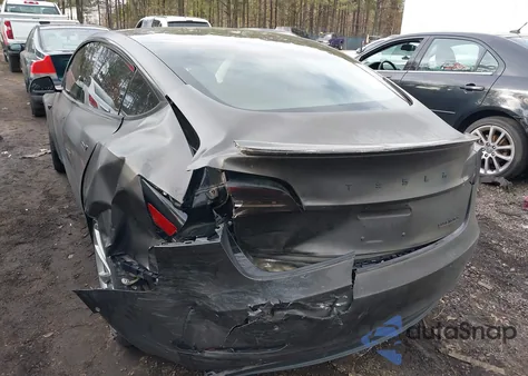 2018 Tesla Model 3 Long Range/Performance z USA, uszkodzony, nr VIN 5YJ3E1EB2JF090334